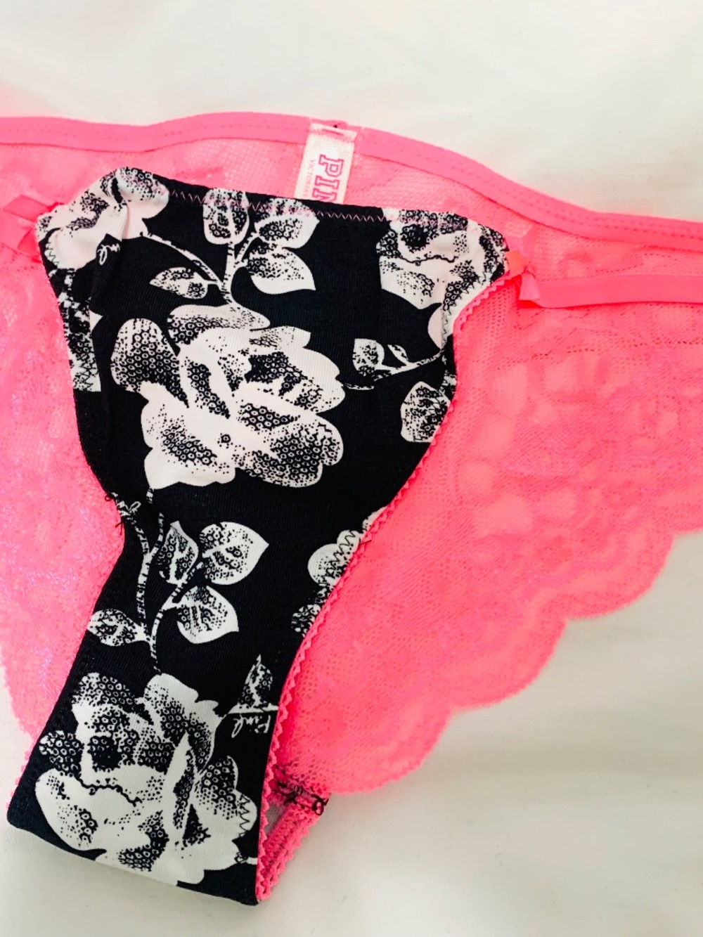 Victoria’s Secret- Pink Thong XS NWT - Picture 3 of 9